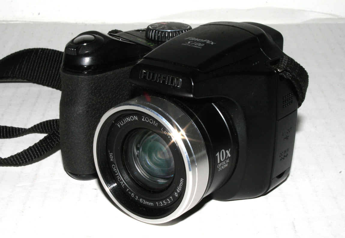 Fujifilm FinePix S700 7.1MP 10X Optical Zoom Digital Camera SOLD AS IS